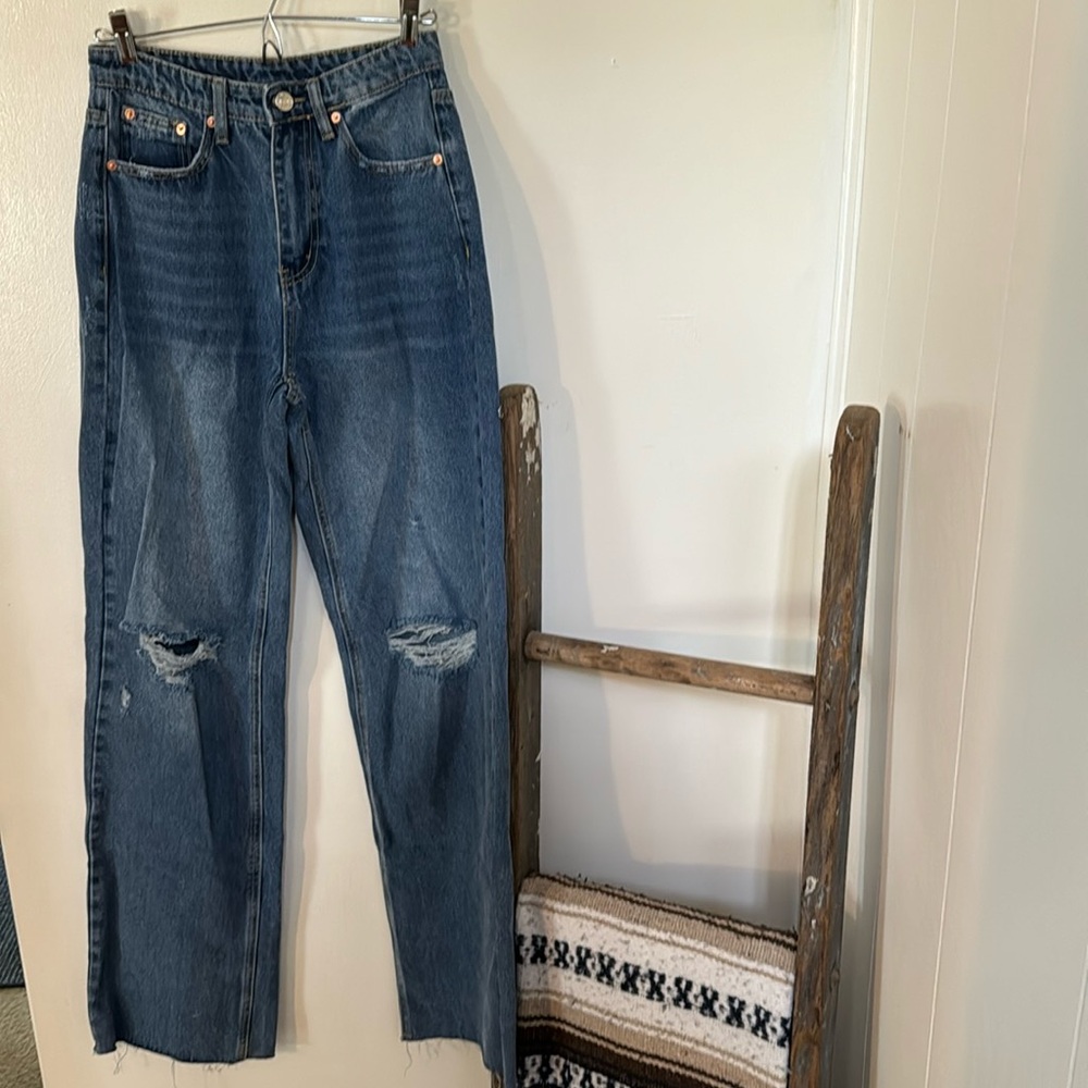 SHEIN Medium-Wash Jeans (Size 2)